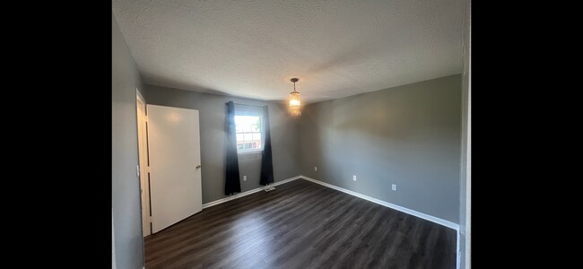 Dormitorio principal - 228 N Yencer St