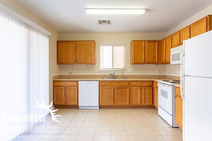 Primary Photo - Spacious 3Bdm 2Ba Home in Quiet Neighborhood!