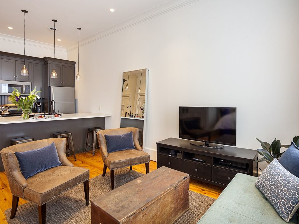 Seating area - 13 Main St
