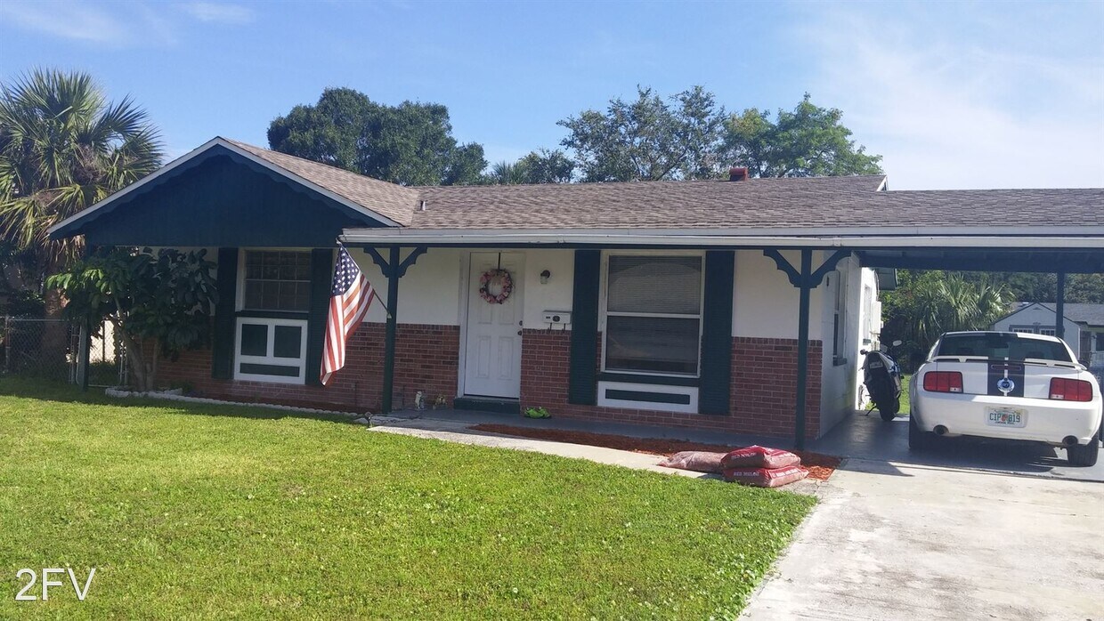 Foto principal - 6561 W Shore Cir