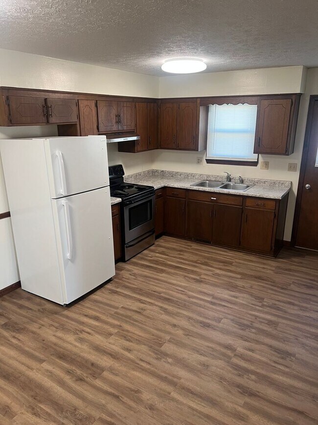 Foto del edificio - Spacious 3 Bedroom, 1 Bathroom Duplex