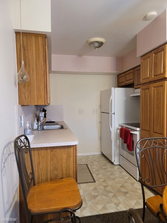 Building Photo - 1 br, 1 bath Condo - 30010 Utica Rd