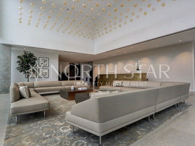Building Photo - Modern Pearl District Condo with Breathtak...