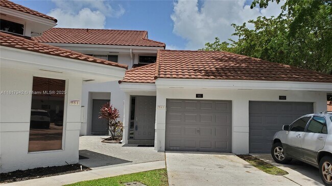 Foto del edificio - 985 NW 93rd Ave
