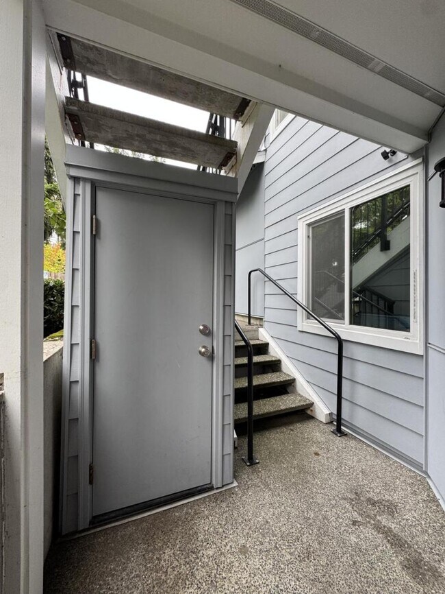Building Photo - 1 bedroom in Edmonds WA 98026