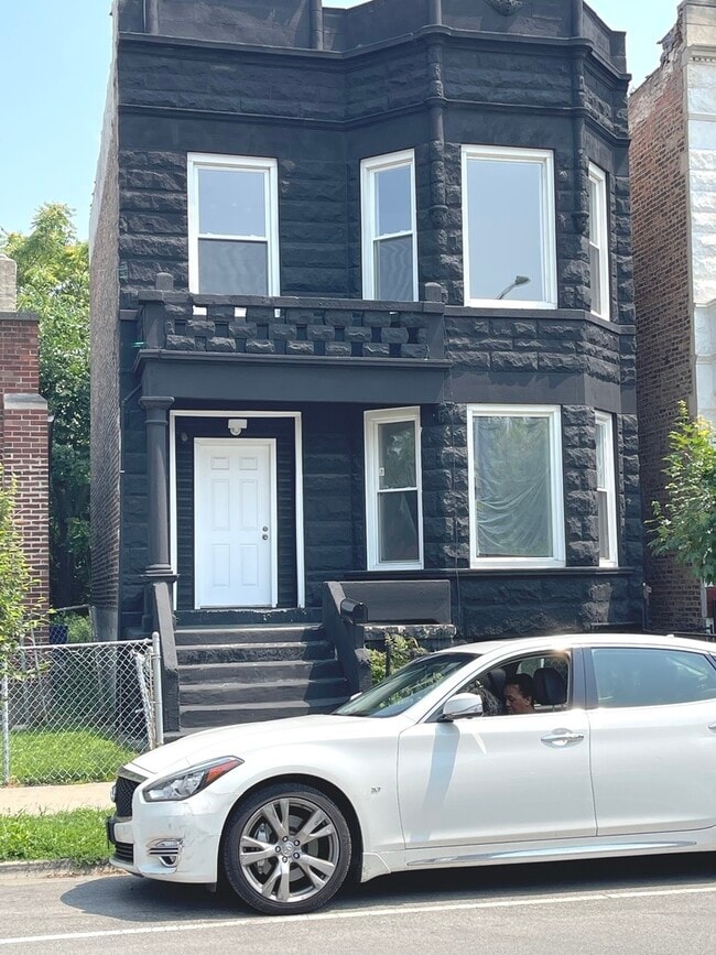 Building Photo - 1523 S Homan Ave