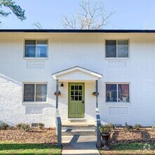 Building Photo - 711 Oakview Rd