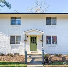 Building Photo - 711 Oakview Rd
