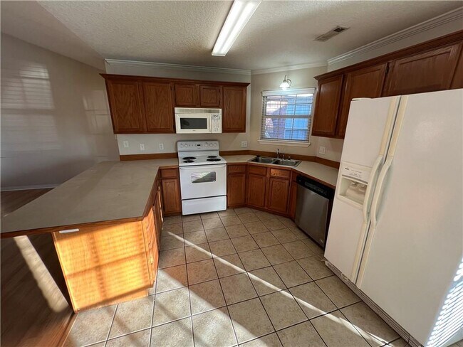 Foto del edificio - 235 Ravenwood Blvd