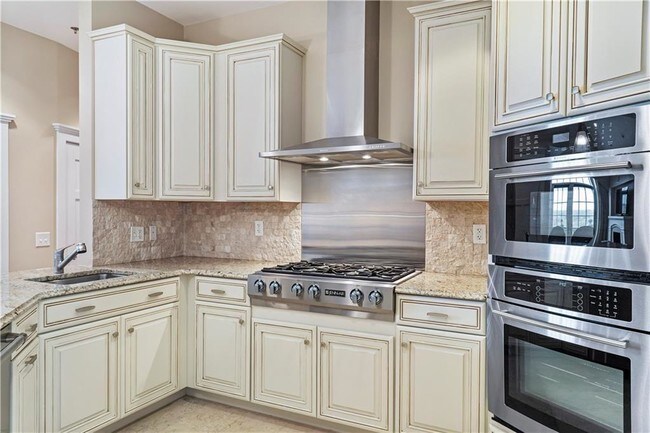 1000 Chapel View Blvd Unit 303, Cranston, RI 02920 Condo