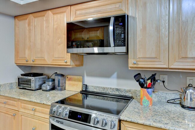 Foto del edificio - CANAL FRONT CONDO