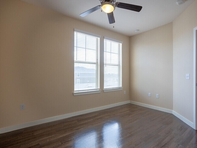 Foto del edificio - Save Big—Call Now! Get $500 Off Your Rent!