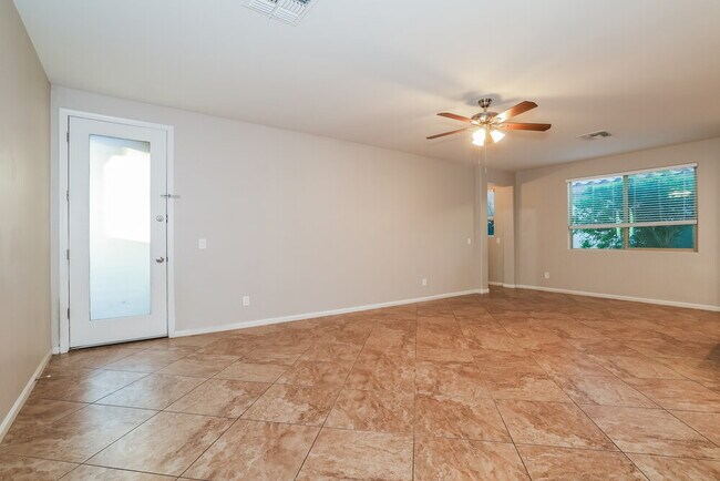Foto del edificio - 15137 W Alexandria Way