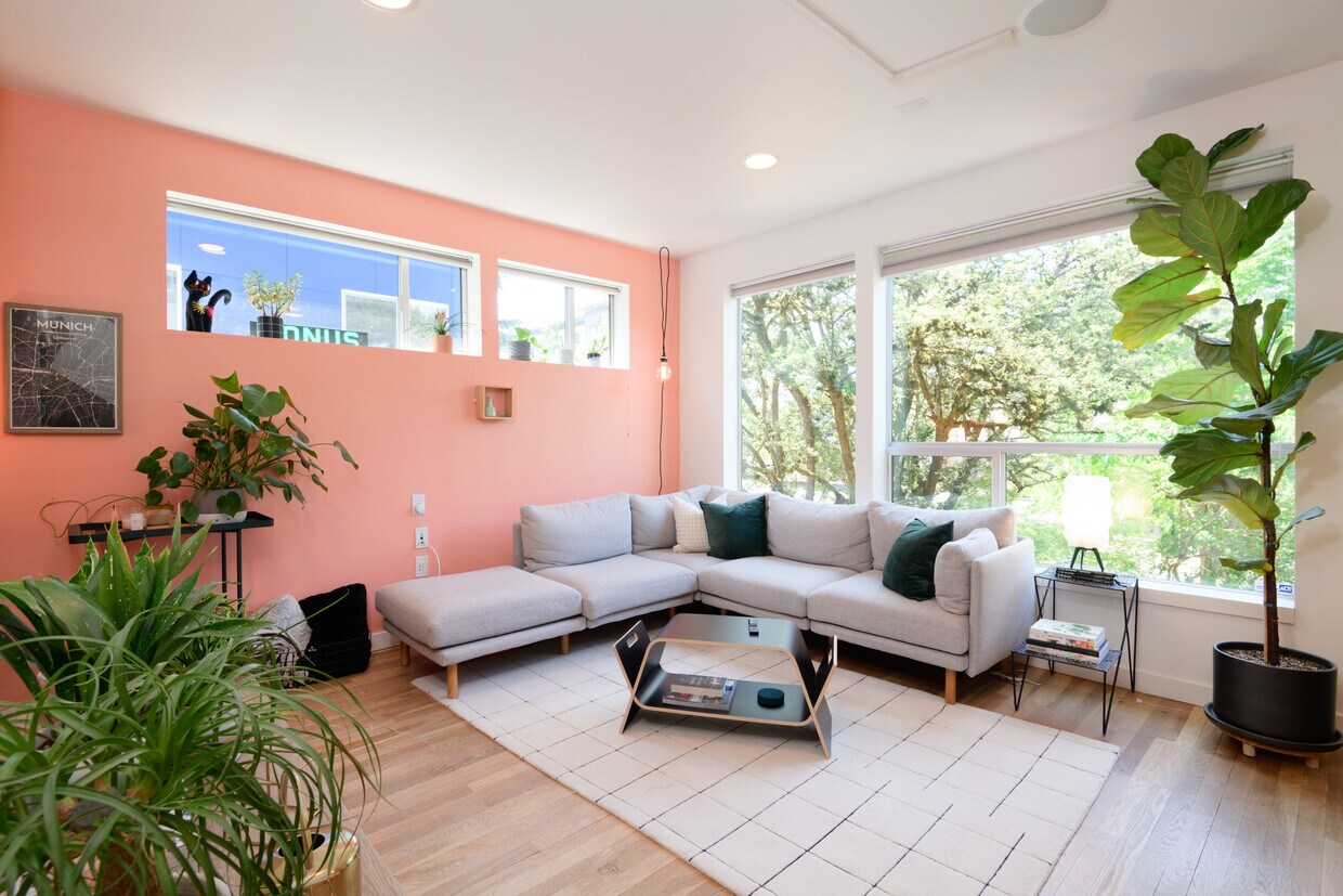 Foto principal - 208 18th Ave E