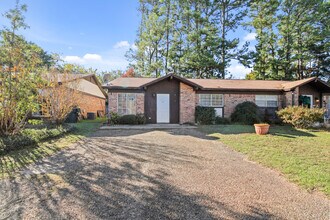 Building Photo - 7127 Gatewood Dr