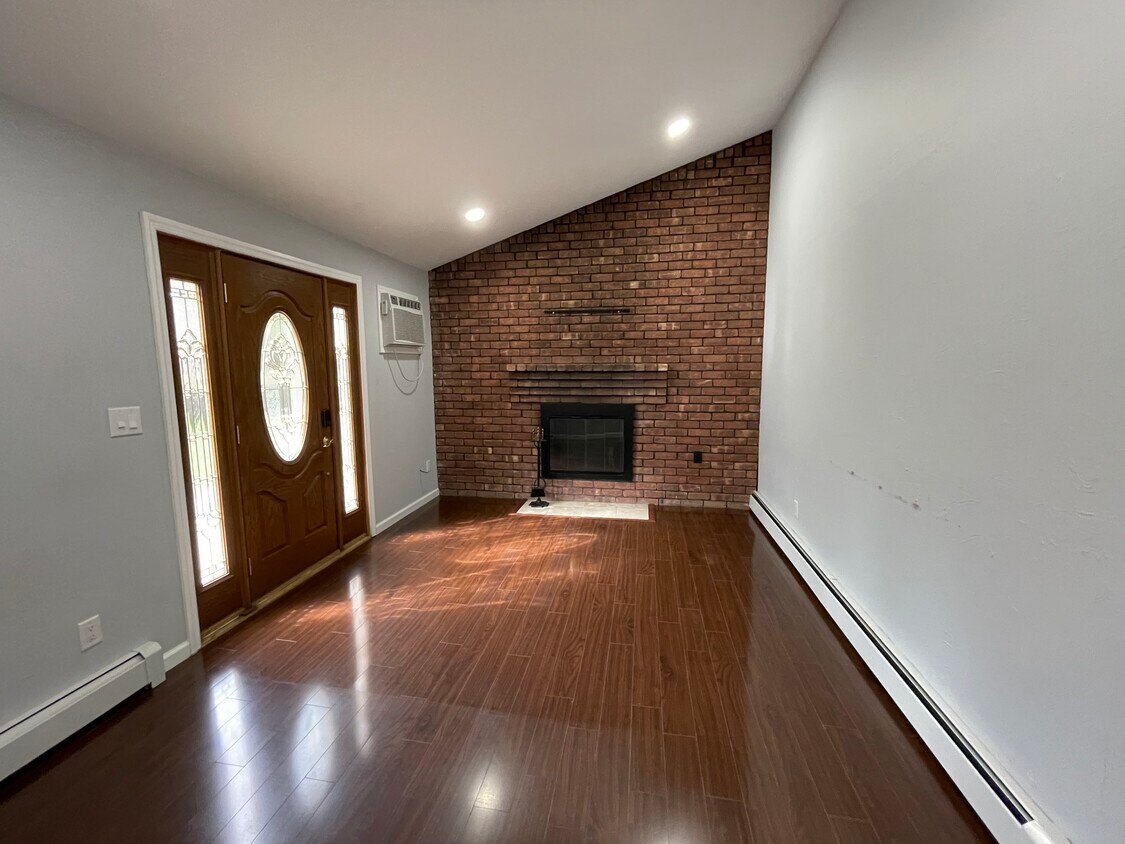 16 Block Blvd, Port Jefferson Station, NY 11776 House Rental in Port