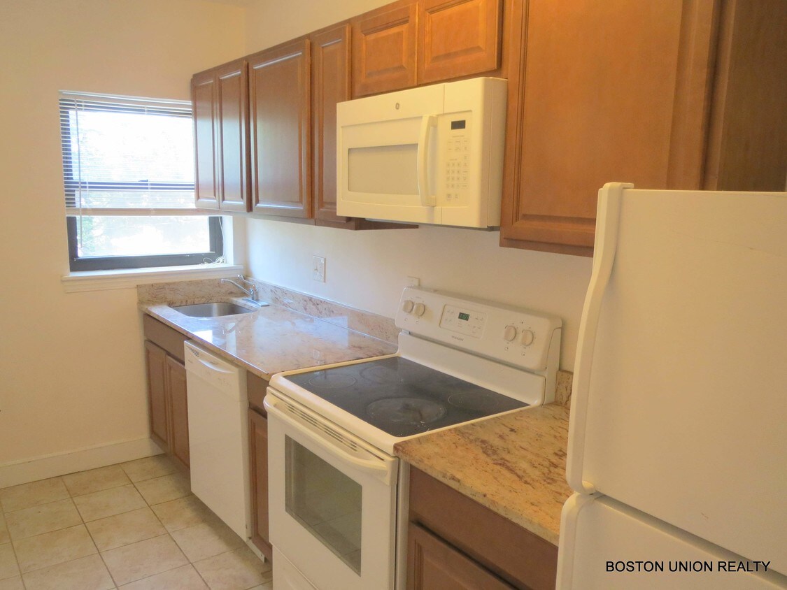 Primary Photo - 125 Longwood Ave