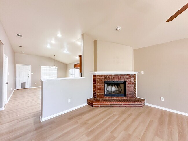 Foto del edificio - 3-Bedroom Home in Milwaukee Ridge!