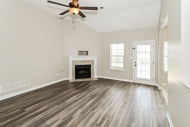 Building Photo - 5775 Bedford Loop W