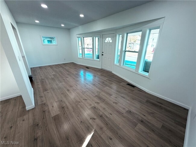 Foto del edificio - 10714 Greenlawn Ave