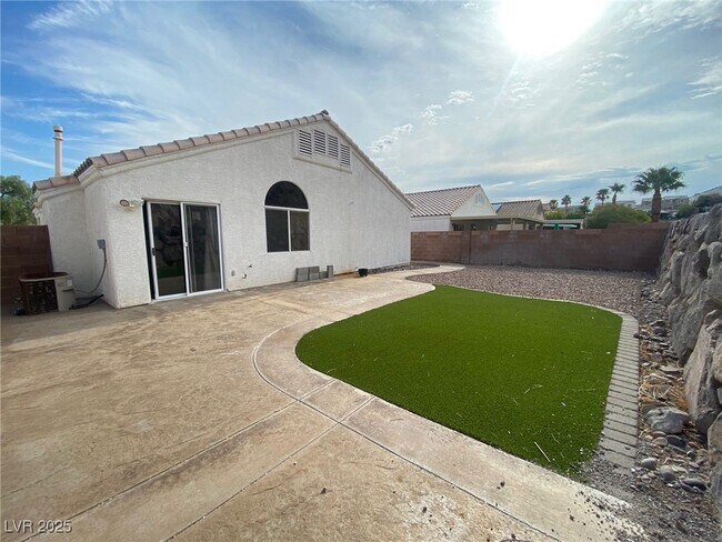 Building Photo - 355 Yacht Ave