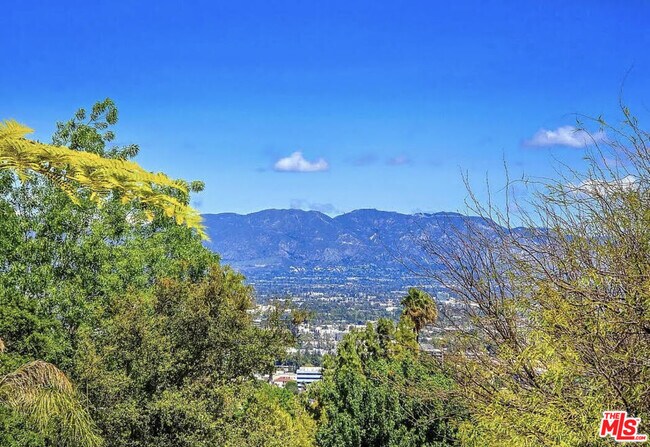 Foto del edificio - 3690 Crownridge Dr