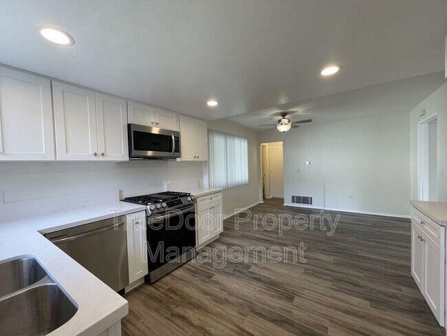 Foto del edificio - 161 Greentree Ln