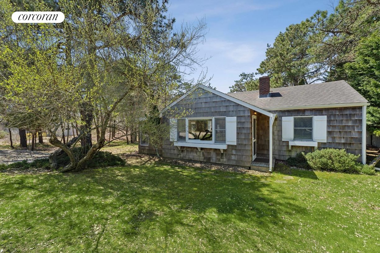 Primary Photo - 12 Wyandanch Ln