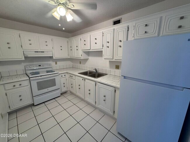 Building Photo - 2711 N Halifax Ave