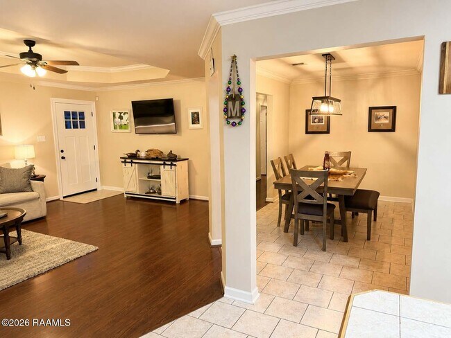 Building Photo - 740 S Belle Cir