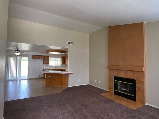 Building Photo - Super cute 3 bedroom home!