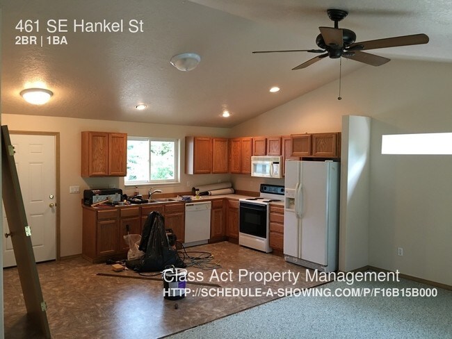 Building Photo - 461 SE Hankel St