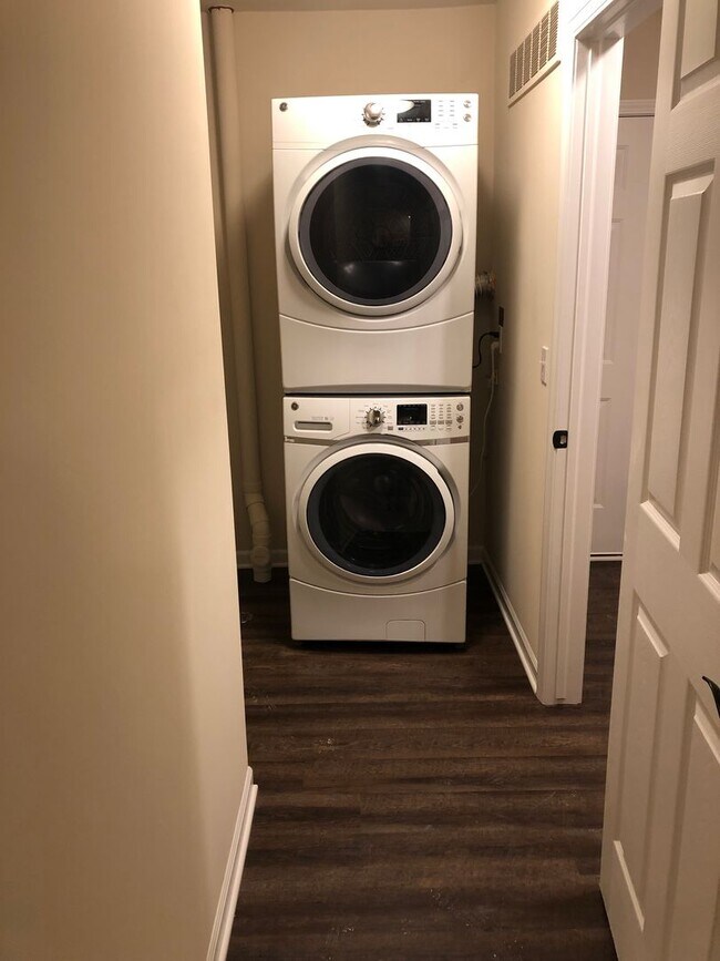 Foto del edificio - 8253 Promenade Cir