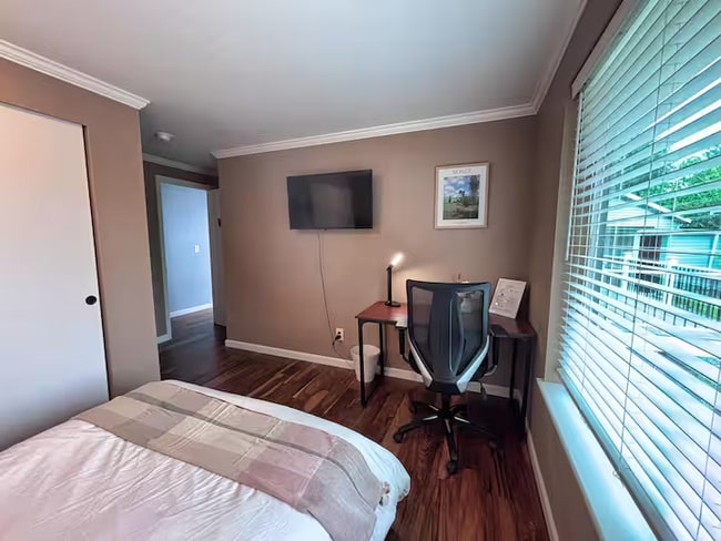 Building Photo - 9232 1st Dr SE