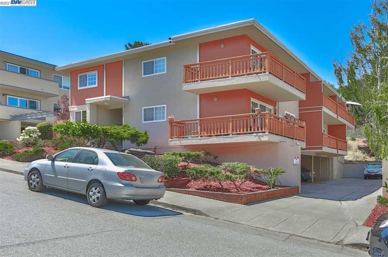 Primary Photo - 1332 Palos Verdes Dr