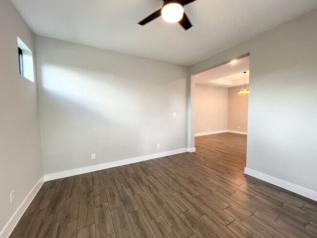 Building Photo - Stunning 3/2.5/2 Craftsmen Cottage in luxu...