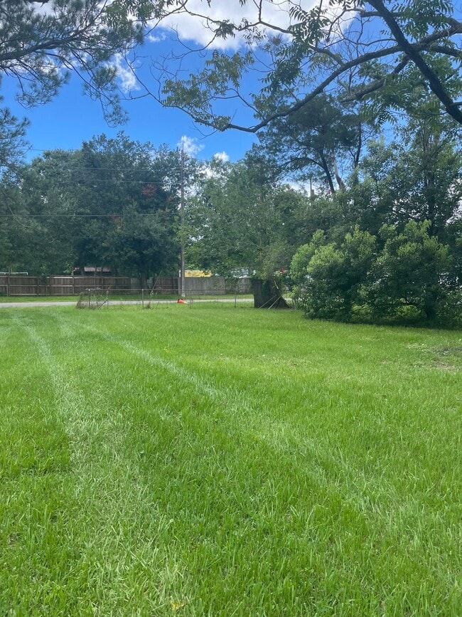 Building Photo - Fully renovated 3/1 Single Family Home ava...