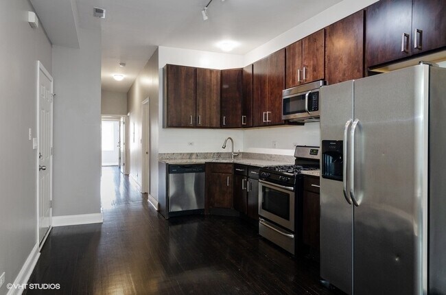 Building Photo - 2642 W Potomac Ave