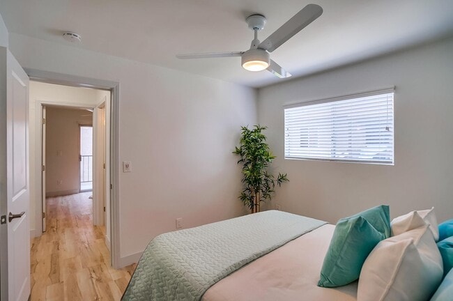 Building Photo - Spacious -2bd/1ba -$2,050.00 - LBC - Parki...