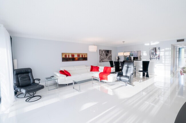Foto del edificio - 5757 Fairway Park Ct