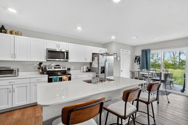 Foto del edificio - 2541 SE Hawkins Dr