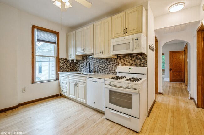 Foto del edificio - 5138 W Montrose Ave