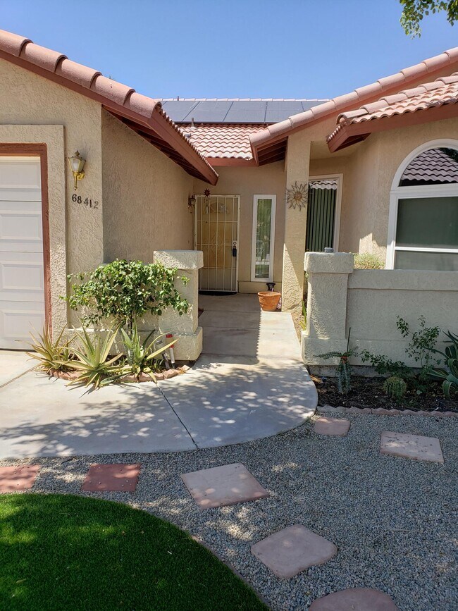 Building Photo - 68412 Descanso Cir