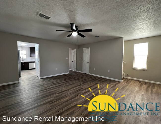 Building Photo - 3 br, 2.5 bath House - 37 12th Street Unit...
