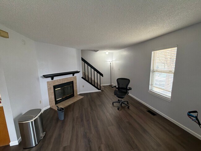 Foto del edificio - 1334 Firefly Cir