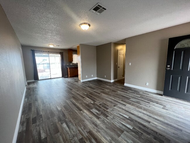 Building Photo - 900 Meyers Ct