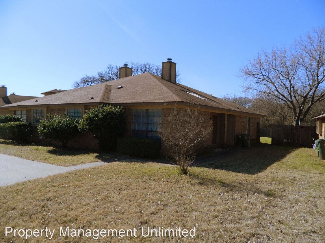 Primary Photo - 2 br, 2 bath House - 307 Shady Valley Dr