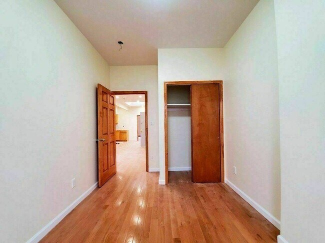 Foto del edificio - 1673 Grove St