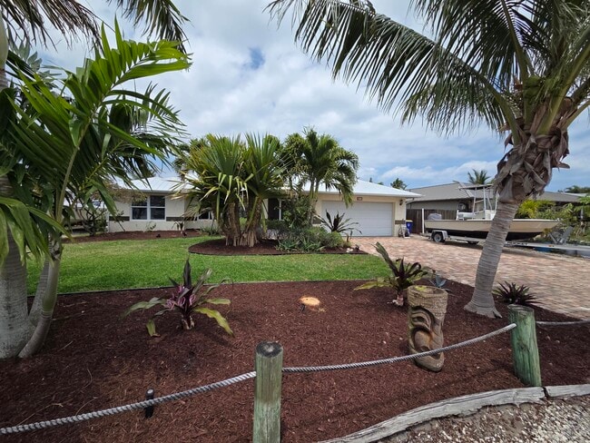 Building Photo - 5501 SE Nassau Terrace