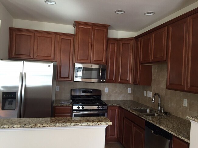 Building Photo - 2416 Silverthorn Dr